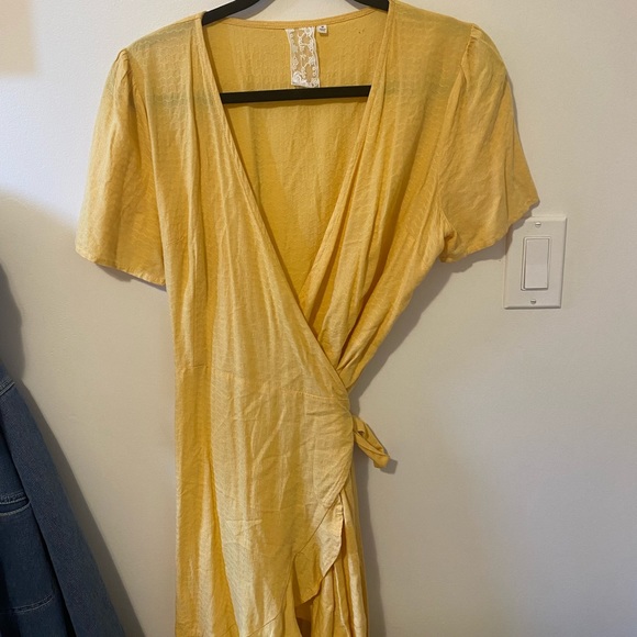 Yellow Sadie and Sage mini wrap dress! - Picture 1 of 4